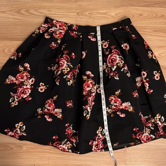 Forever 21+ Floral Skirt size 0X - Picture 8 of 8